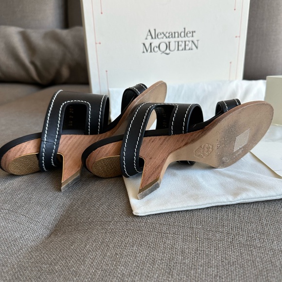 Alexander McQUEEN slip-on sandals, leather, 2’ heel, like new, black, US 7.5 - Picture 7 of 10